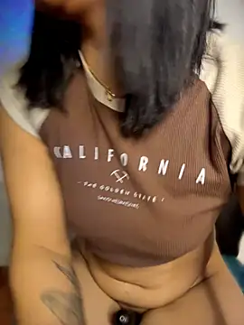 Isabella-Teen live cam on StripChat