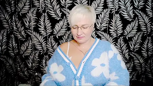 Olivia_playful webcam