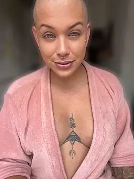 Modelo: alicetgirlbr