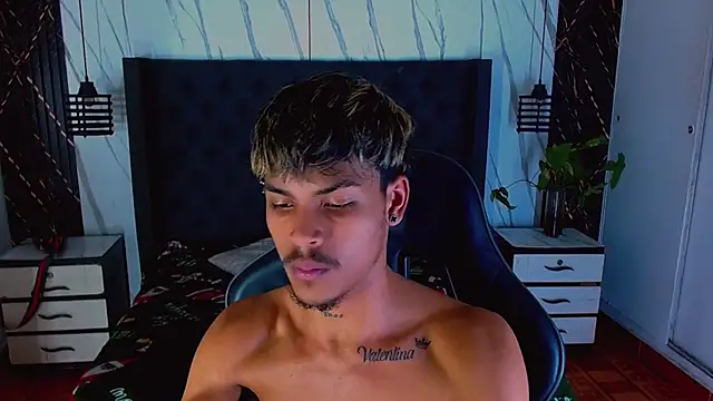 Angel_foxc13 live cam preview