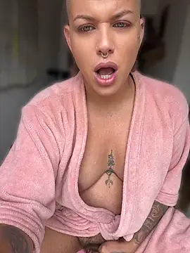 Modelo: alicetgirlbr