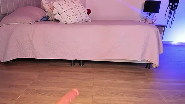 Tylla__ live cam preview