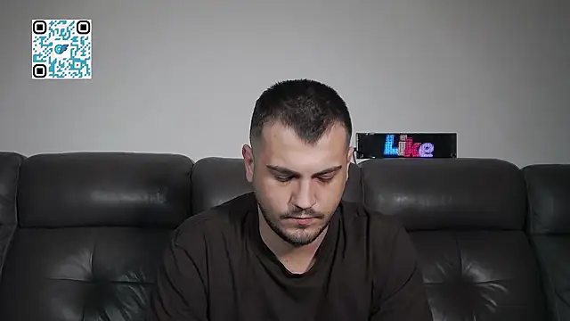 CrazyDom1 live cam preview