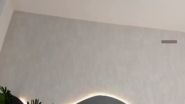 AriaLuxx webcam