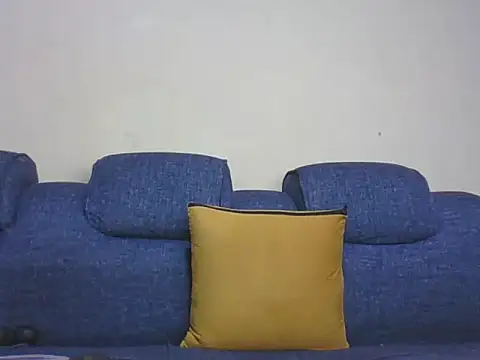 Cute_shy_Linda
