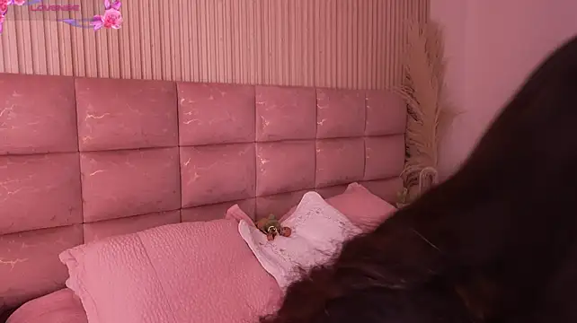 HannaRhodes live cam preview