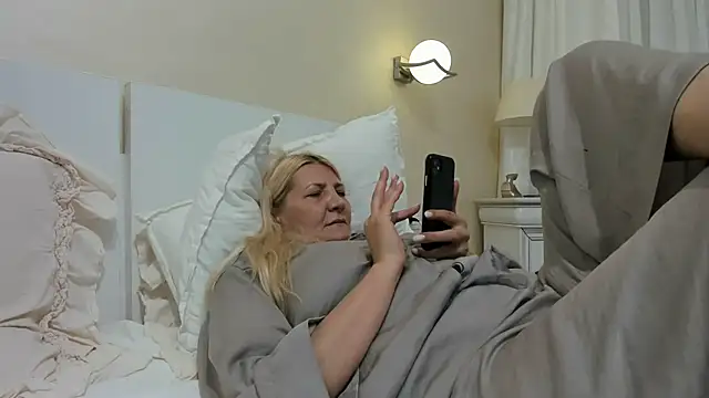 ButterflyBlondie live cam preview