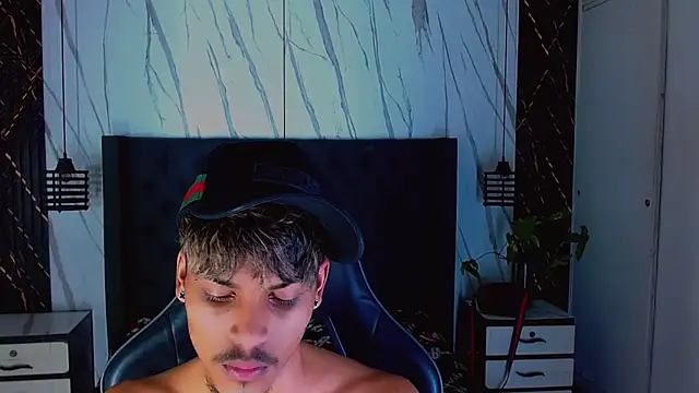 Angel_foxc13 live cam preview