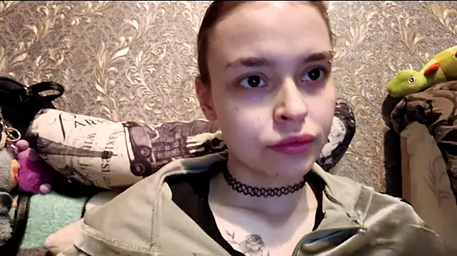 CaraDelevingnee live cam preview