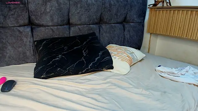 Madame_Violet live cam preview
