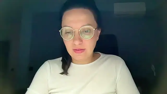 KamilaXHot live cam preview