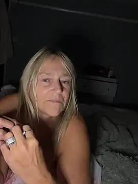 Blondnboujee53