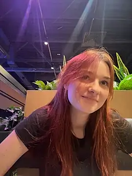 SaintMaya live cam preview