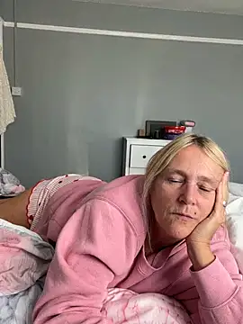 Blondnboujee53