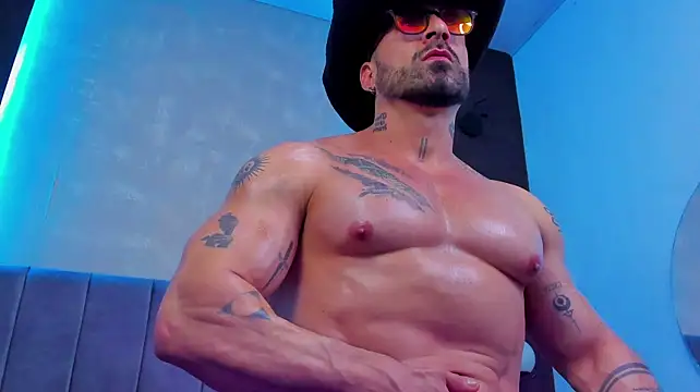 dennis__coxx (Ask my age) - Oil In body👅