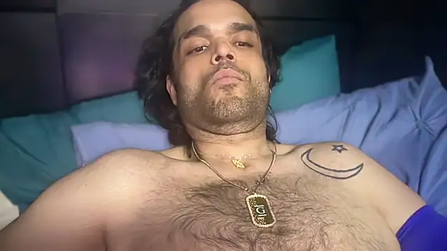 icebergslim281 live cam on StripChat