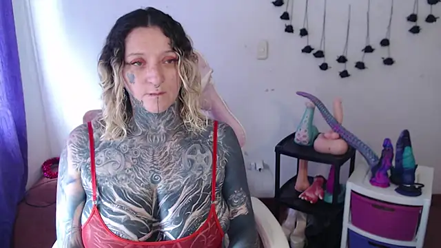 SLOPPYTITSS live cam on StripChat