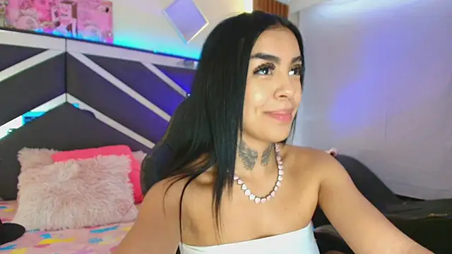 Bratz_x live cam on StripChat