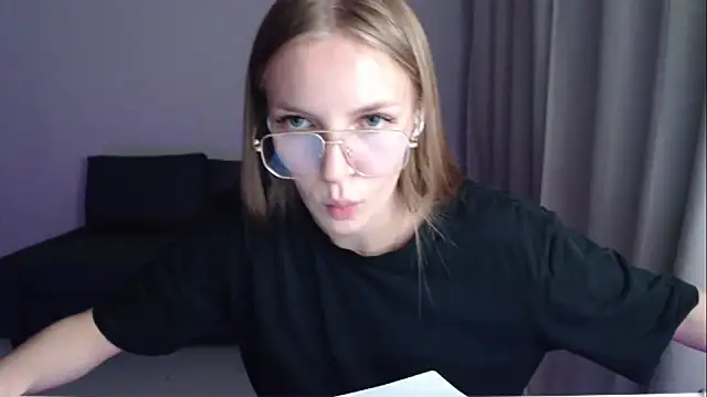 HitGyrl live cam preview