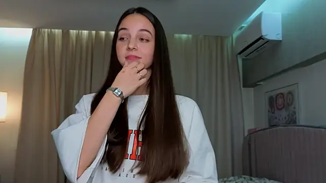 MaraMillis live cam on StripChat