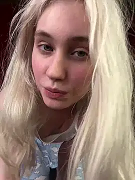 lovelymiu (Ask my age) - flash my fat ass:)