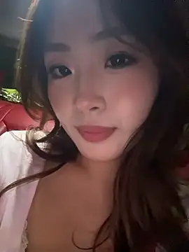 yomi009 (F young) - 小酒馆跟闺蜜激情舌吻💋
