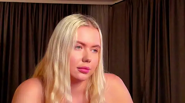 Julia_robertson live cam on StripChat