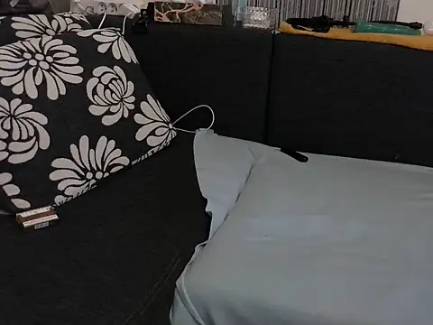 IncredibleGlaze78 live cam preview