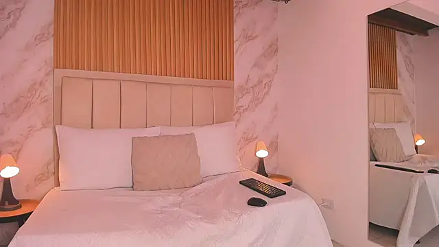 Catalina_222 live cam preview