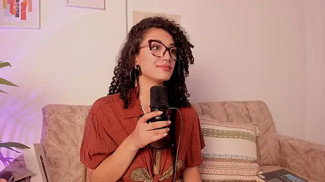 CurlyMeryJane live cam preview