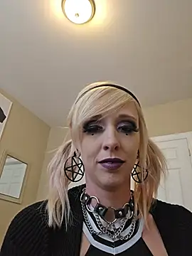 AmethystFoxx live cam preview