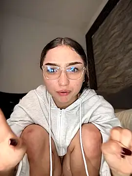Mia_Luxor live cam preview
