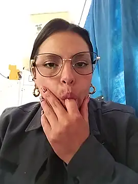 YINNA__24 live cam preview