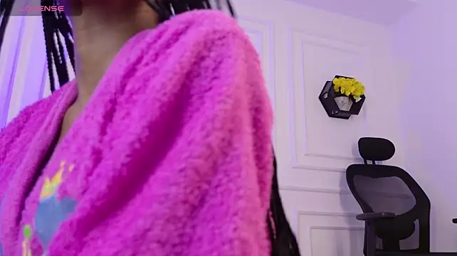 Emely_Deluxee