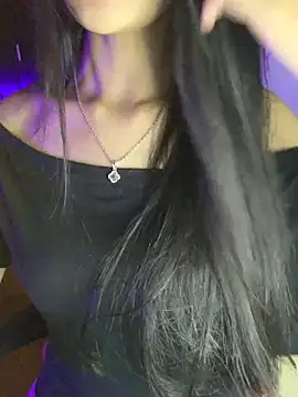 Nhinhi18 live cam on StripChat
