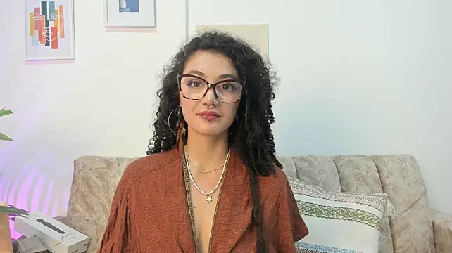 CurlyMeryJane live cam on StripChat