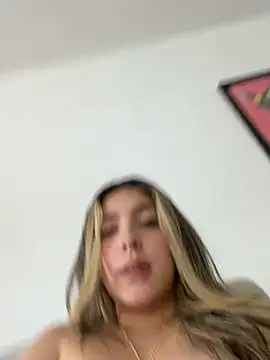 Cloee_Rainbow1 live cam preview