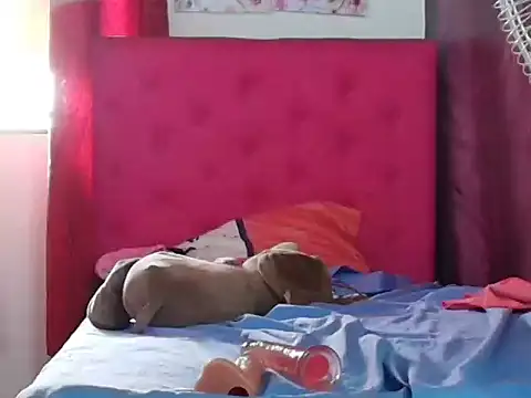 kiaraluxe_ webcam