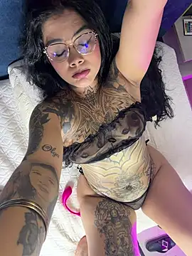 madyson_fox (F young) - Suck fingers
