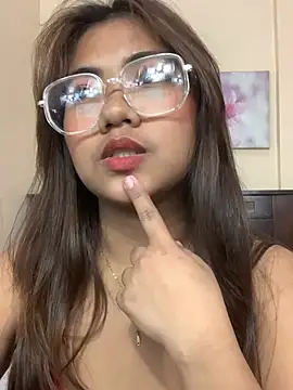 YaraSmith live cam preview