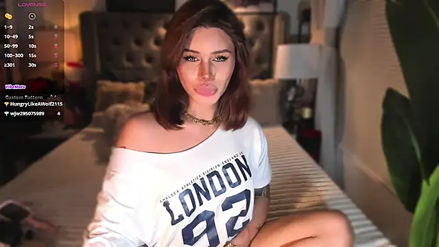 ParisianDoll Live Webcam on Stripchat