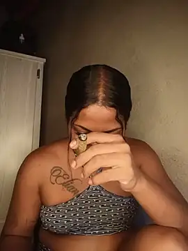 Giselabrunette25 live cam preview