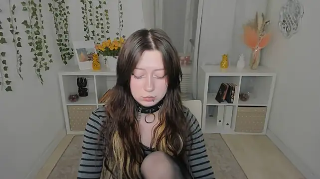 MiyuuNami live cam preview
