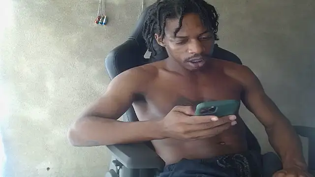 Larry-n-clouds live cam preview