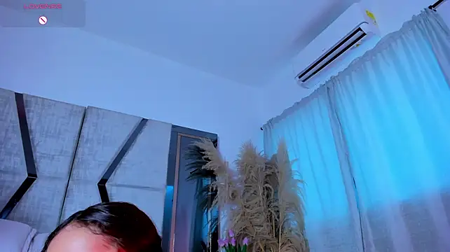 CarolineFyre live cam preview