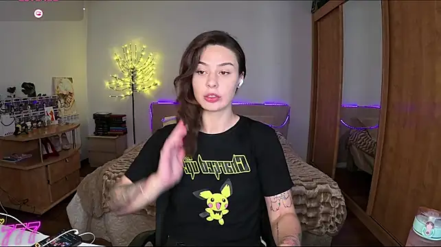 LilCamomile live cam preview