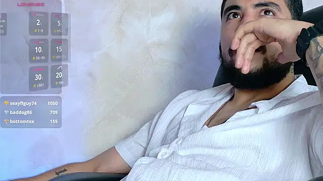 marcus_aress777 (M young) - 2 Fingers in my pussy hot 😈