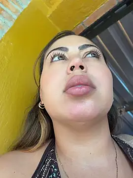 LariiHotWife