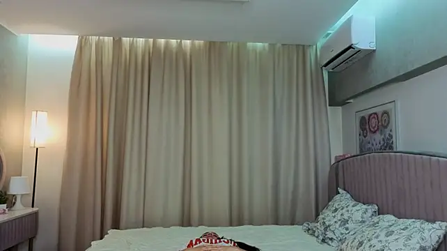 MaraMillis live cam preview