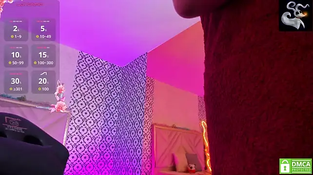 Karla_tay1